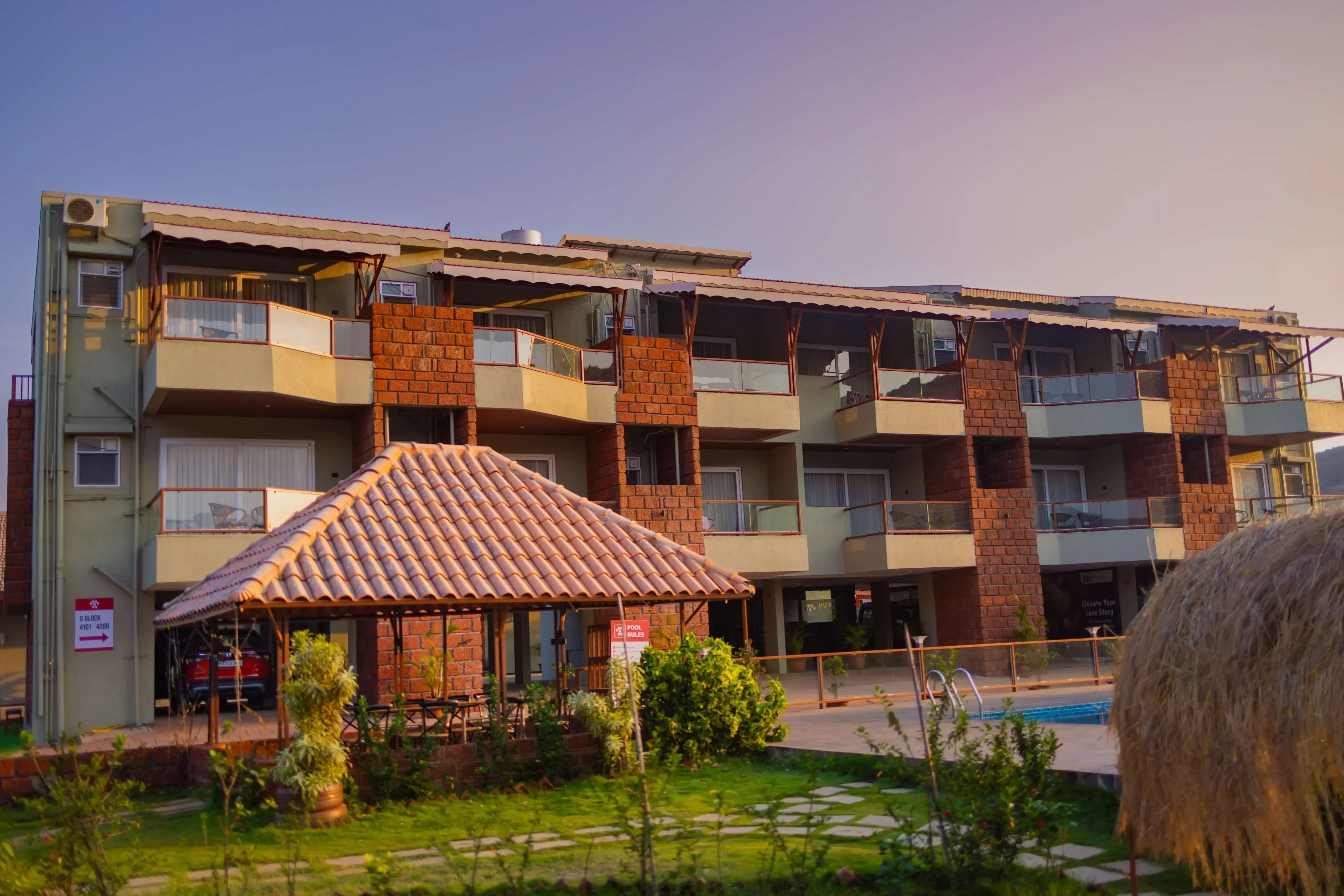 Mastiff Grand La Villae Resort