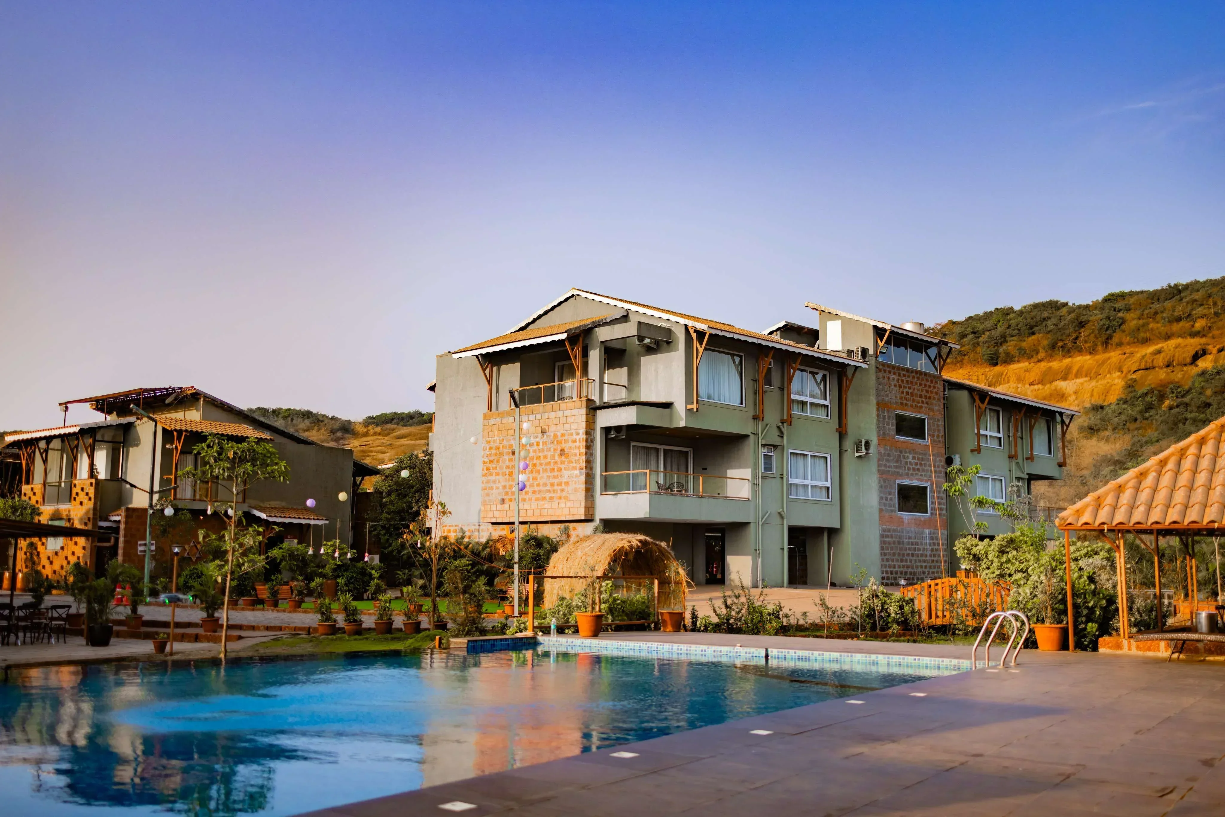 Mastiff Grand La Villae Resort - Image 2