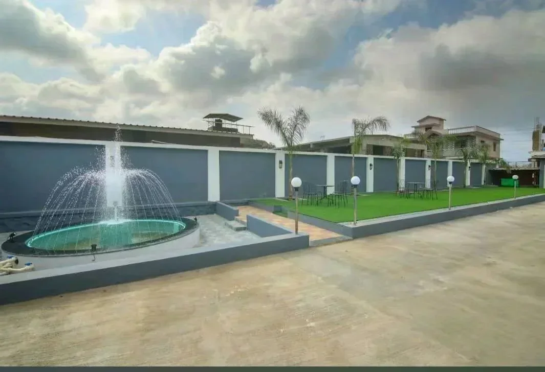 Spacious Private Rooms in 4 BHK Villa in Lonavala with Mountain View - Image 5