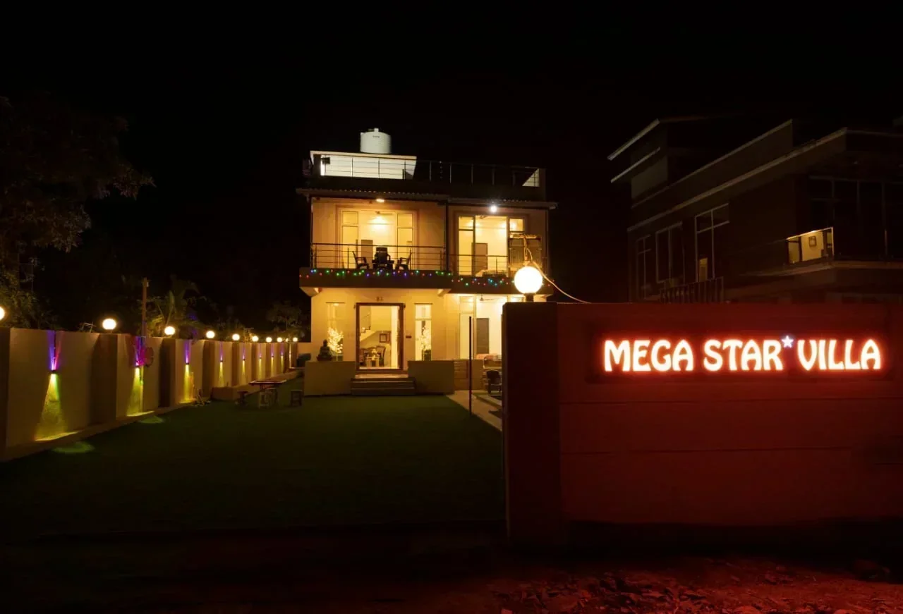Lonavala - Megastar Villa - 4BHK Luxurious, Spacious Super Clean, Big Swimming Pool Big Lawn Area - Image 2