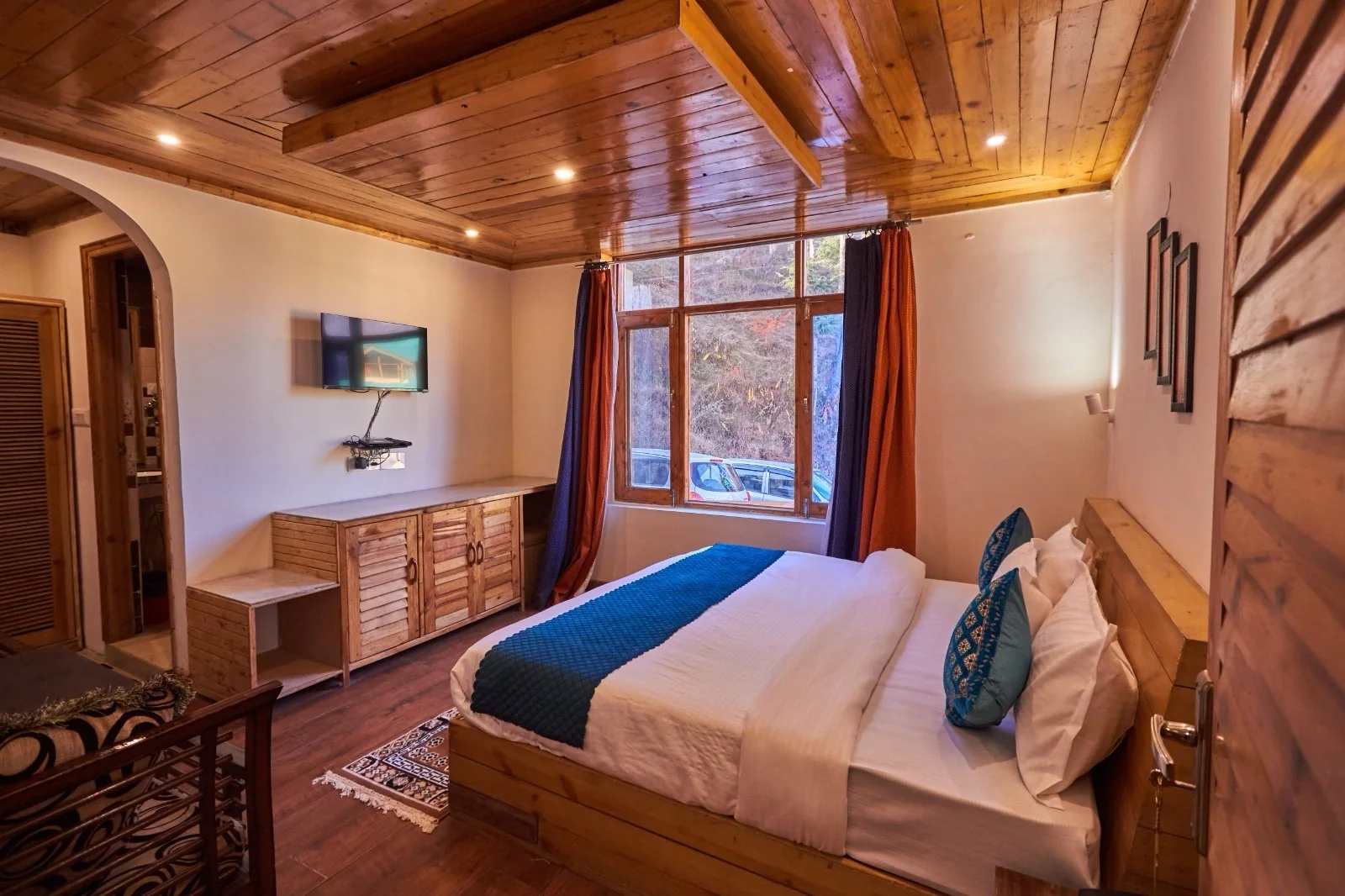 3+1 BHK Bliss Apartment & Cottage, Manali – Mountain View Stay - Image 5