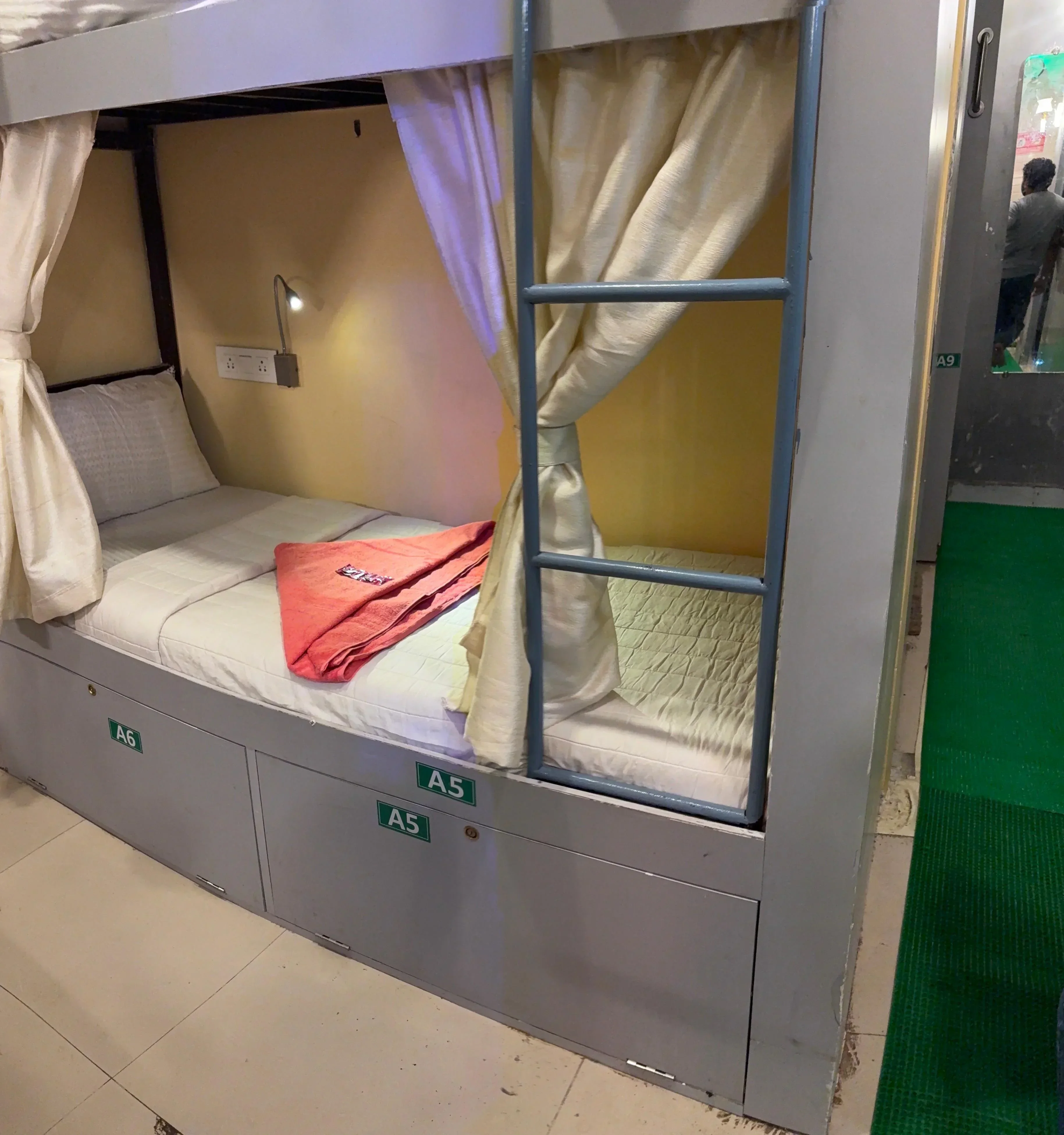 Welcome Inn Dormitory &  Male And Female AC 24/7 - Image 5