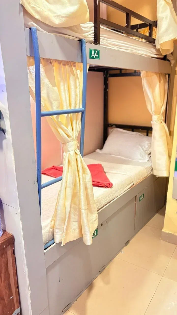Welcome Inn Dormitory &  Male And Female AC 24/7 - Image 2