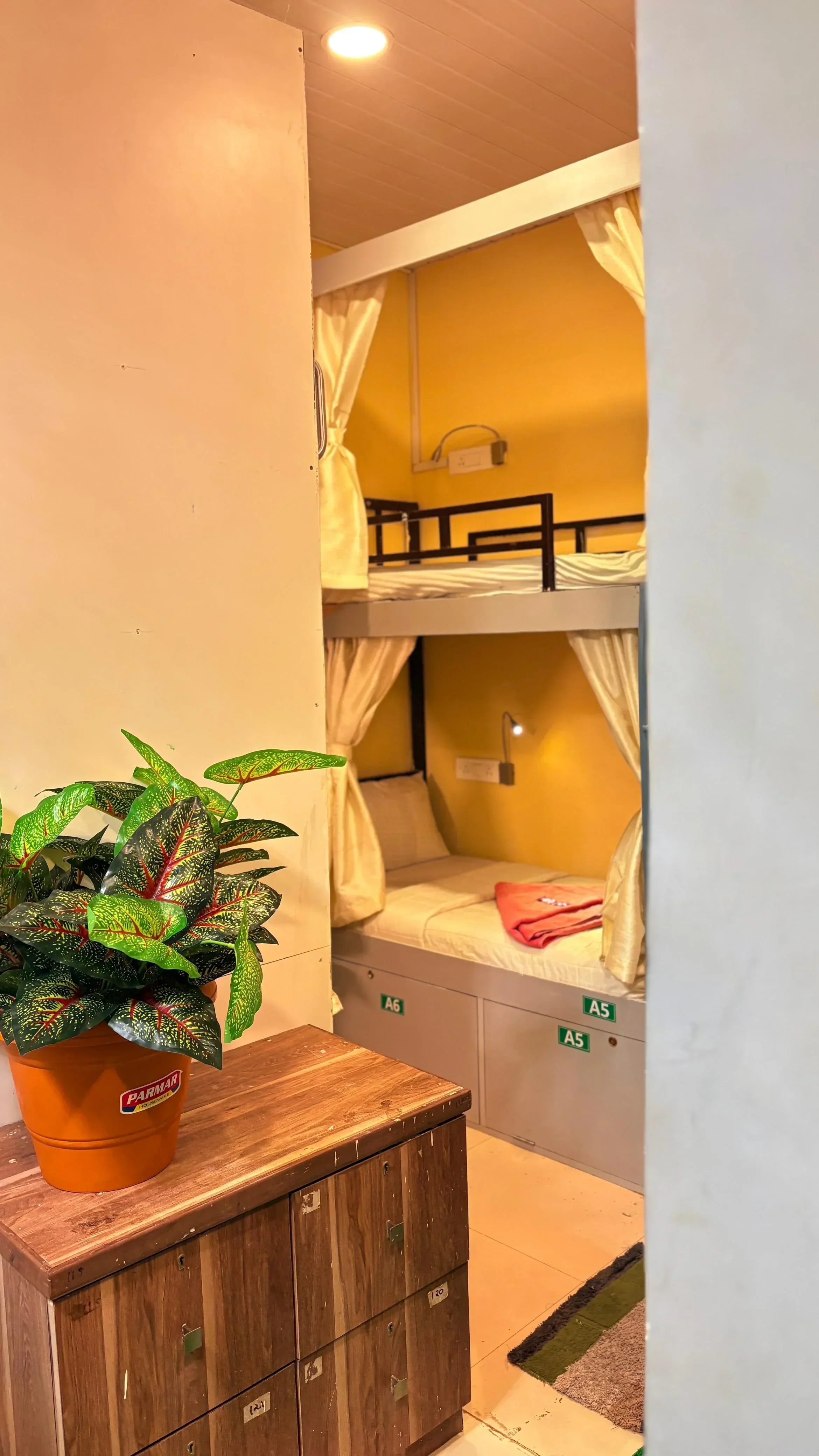 Welcome Inn Dormitory &  Male And Female AC 24/7 - Image 4