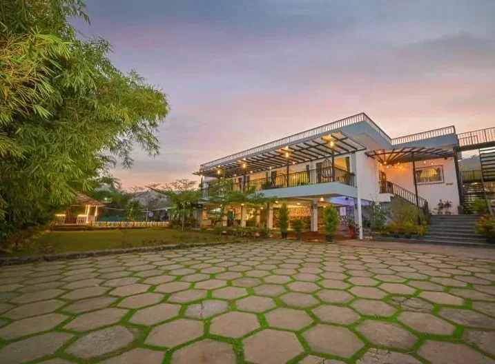 Luxurious 5BHK Silver Spring Villa with Private Pool & Mountain Views - Image 2