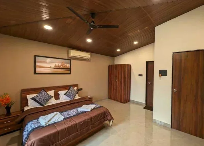 Luxurious 5BHK Signature Farm Stay with Private Pool & Turf - Image 5