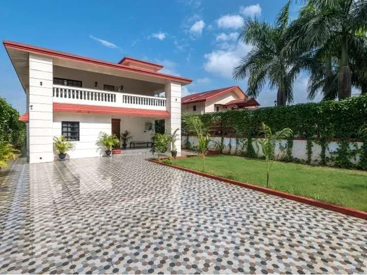 5 BHK Victorian villa - Image 2