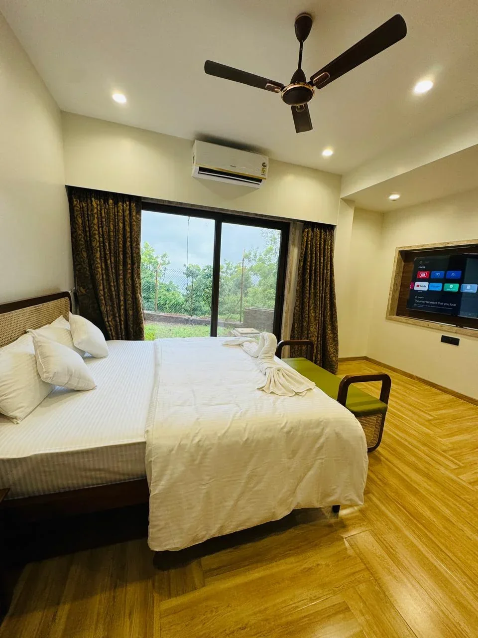 Spanish cherry villa 5BHK Private - Image 4