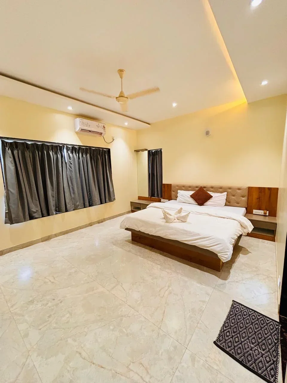 Paramount’s Vinayaka Holiday Home with Infinity pool - Image 4