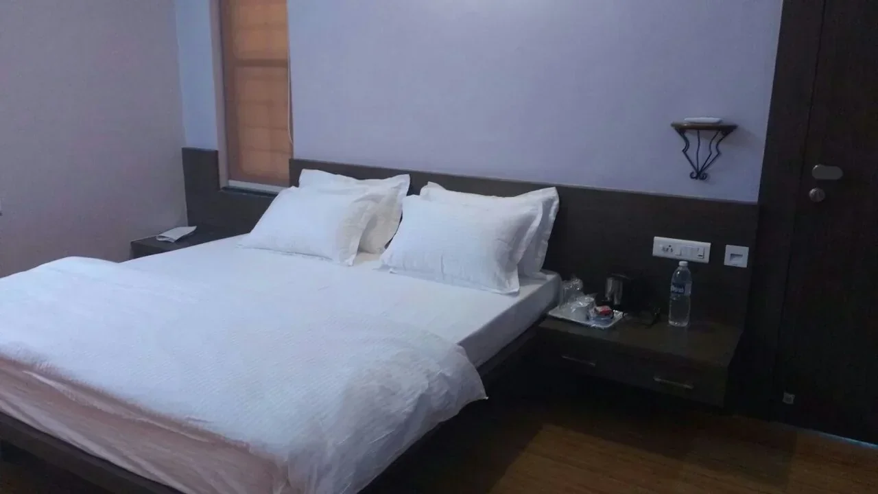 Spacious 3BHK Villa on 1 Acre Near Sula Wines | Alka Pai Farms, Nashik - Image 4