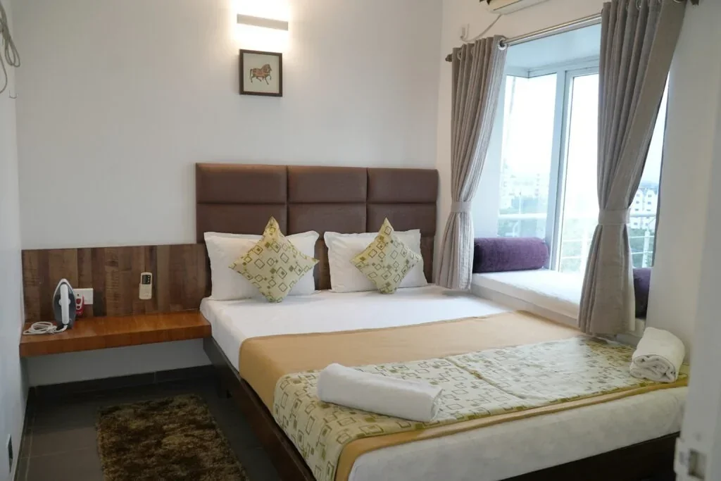 Luxurious 1 BHK with Terrace Garden | Chandralok Homestays, Kolhapur - Image 4