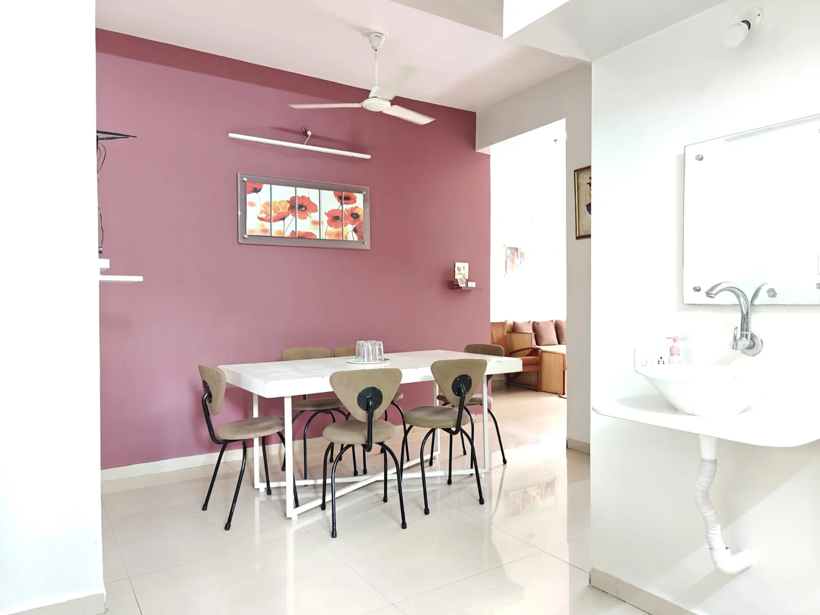 Fully Furnished 2BHK in Nagala Park – Daily Rental | Chandralok Premium Homestays - Image 3