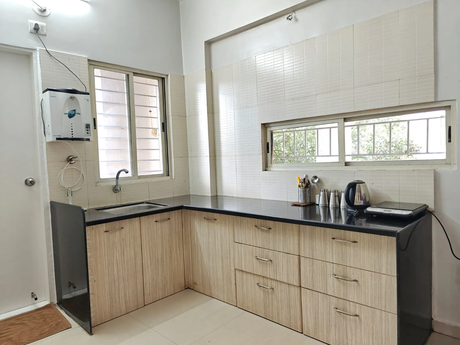 Fully Furnished 2BHK in Nagala Park – Daily Rental | Chandralok Premium Homestays - Image 4