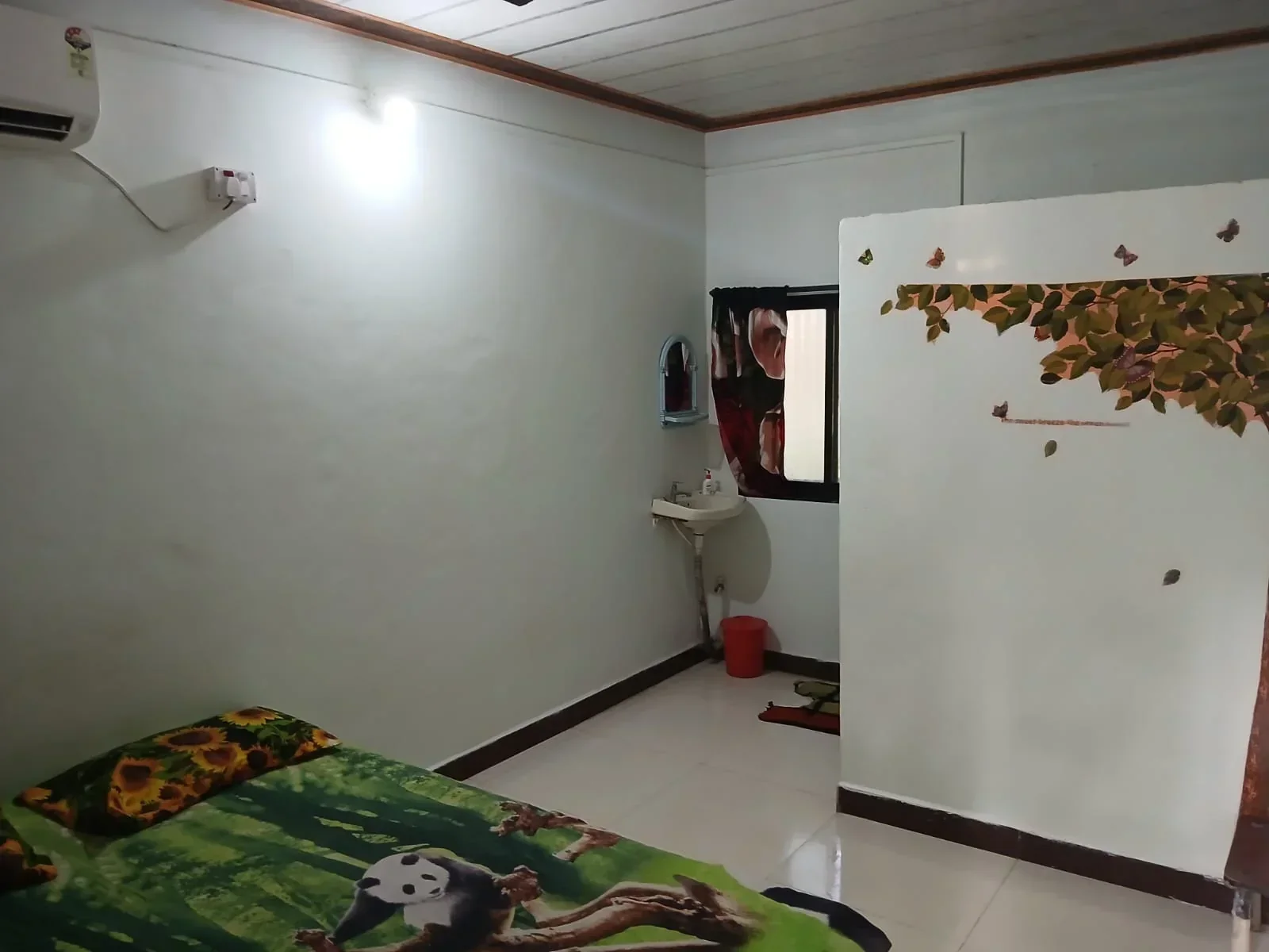 Ballaleshwar cottage in small room - Image 5
