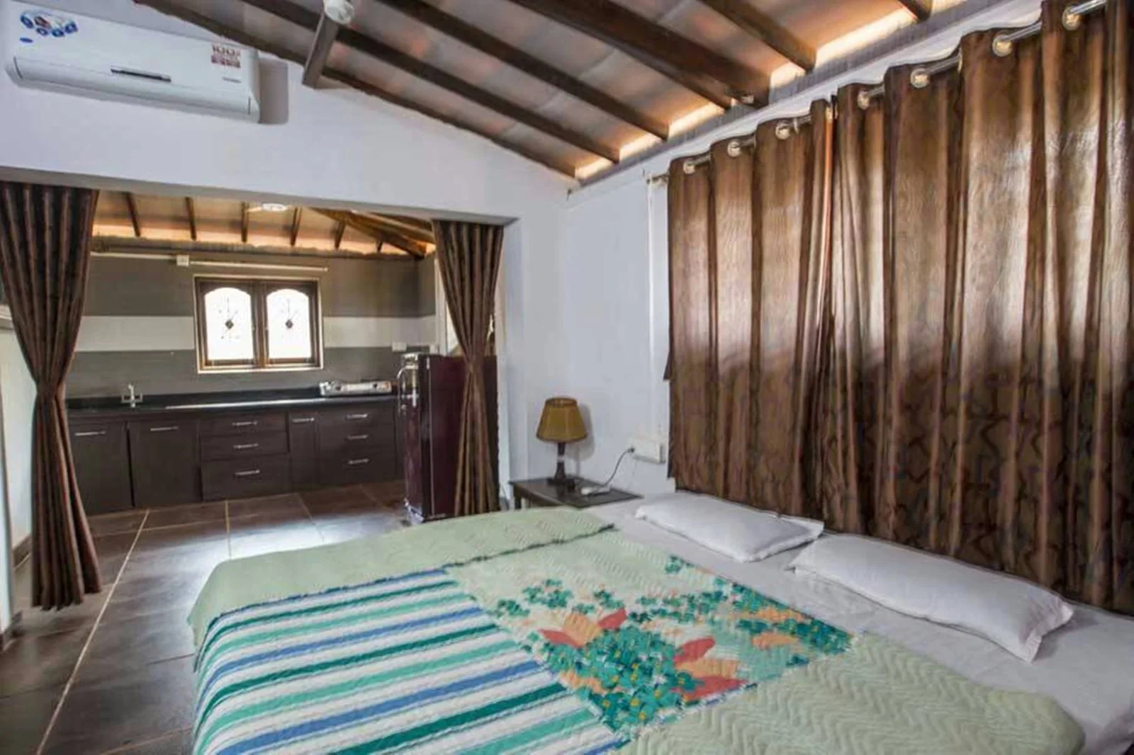Beachfront Villas – 3-Bedroom Sea View Villa, Ganpatipule - Image 4