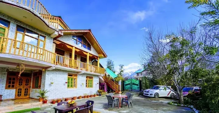 Cozy 2-Room Suite in Apple Orchard Retreat, Manali - Image 2