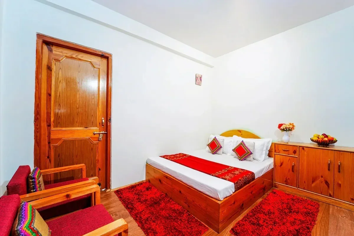 Cozy 2-Room Suite in Apple Orchard Retreat, Manali - Image 4