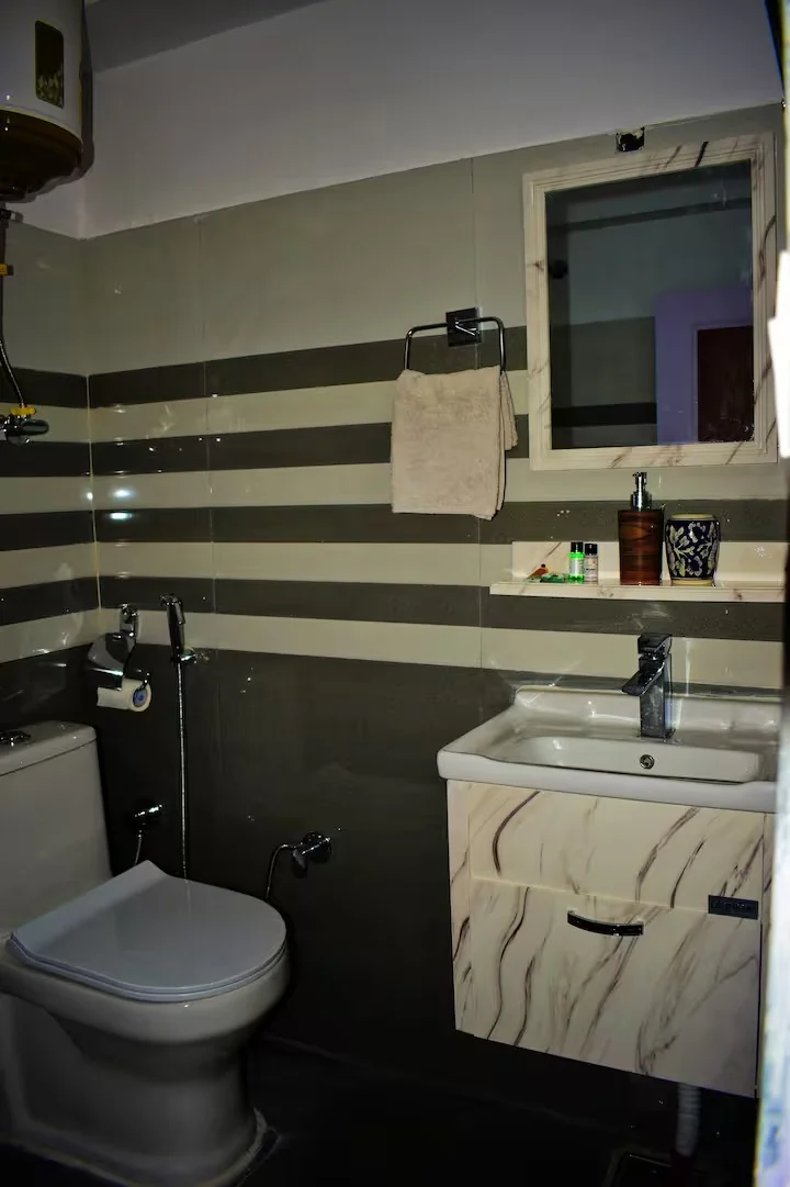 Cozy Studio with Kitchen at Rangri Homestead - Image 5