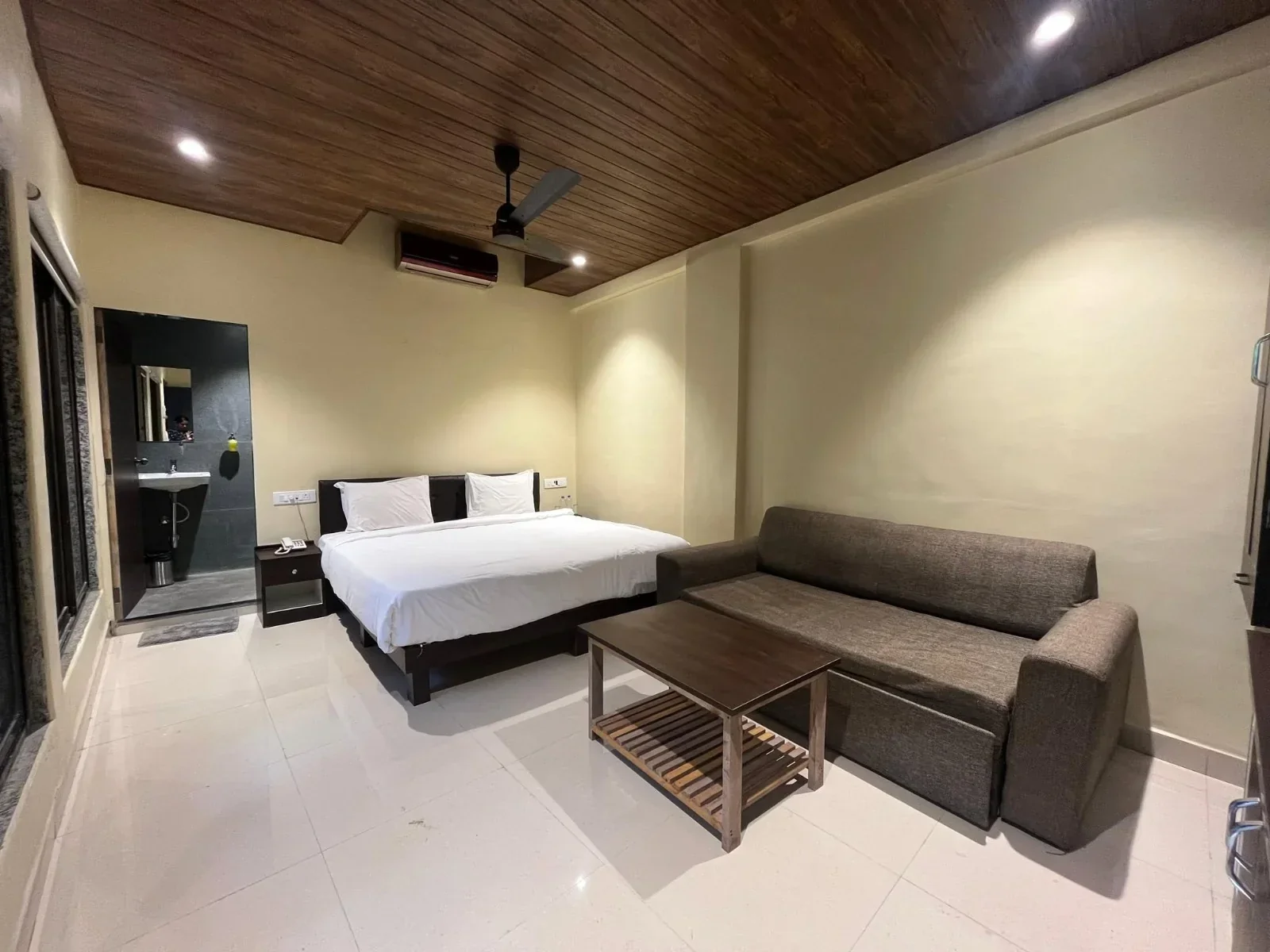Forest suite with private pool - Image 2