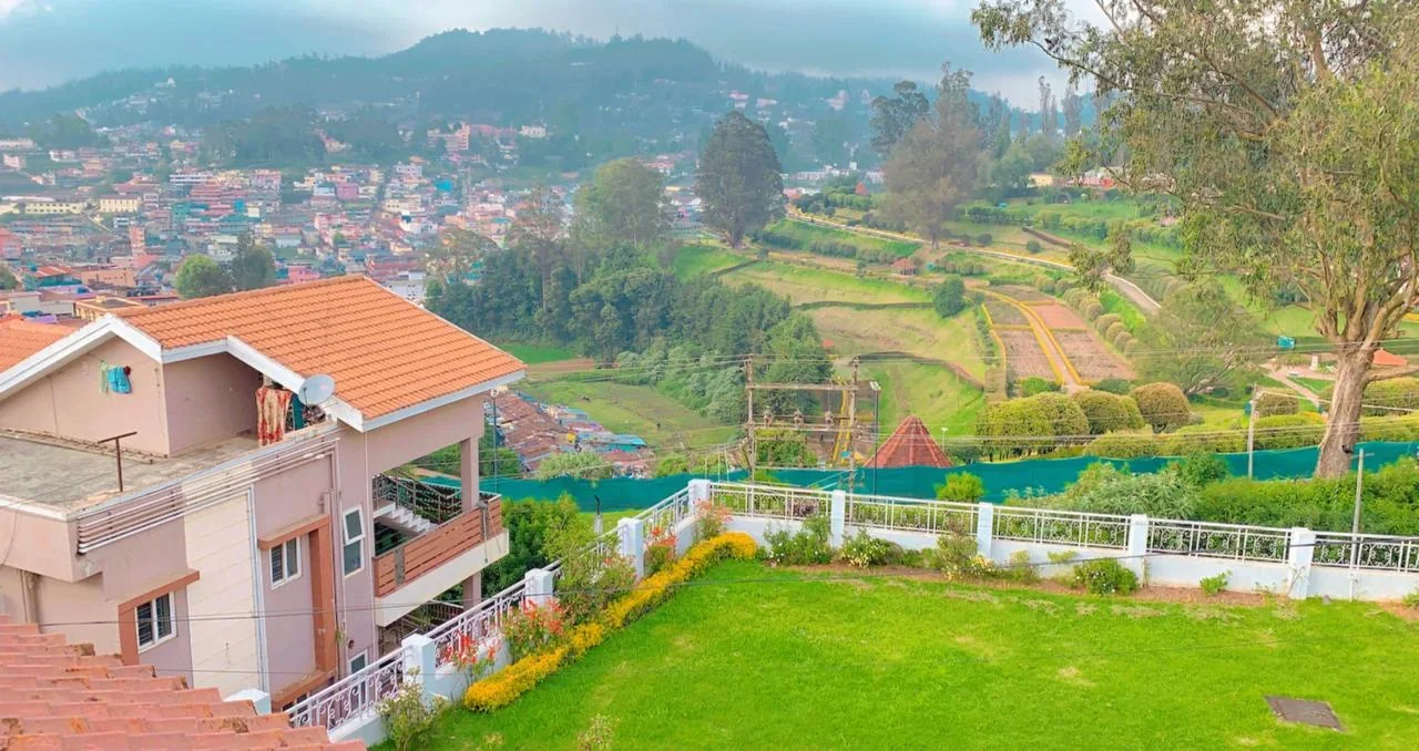 Garden Villa – Serene Stay Overlooking the Rose Garden - Image 2