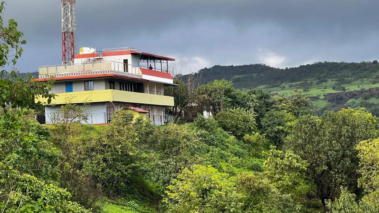 Hilltop Retreat – Serene Lakeside Escape in Bhandardara - Image 3