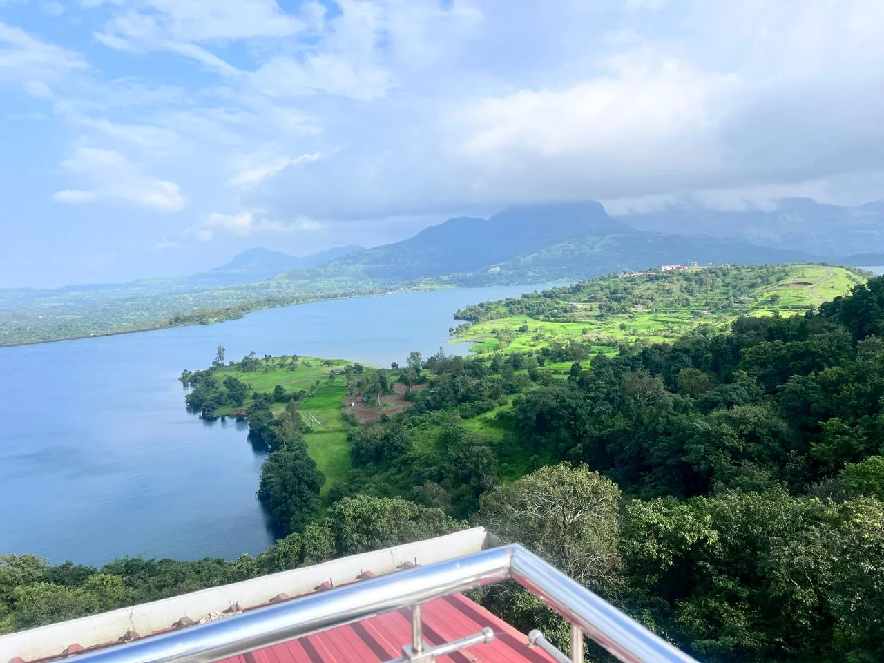 Hilltop Retreat – Serene Lakeside Escape in Bhandardara - Image 4