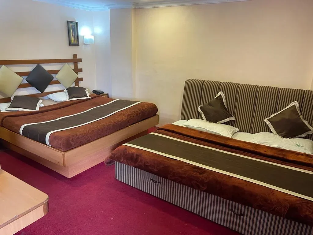 Hotel Maneck – Main Bazaar Road, Ooty - Image 2