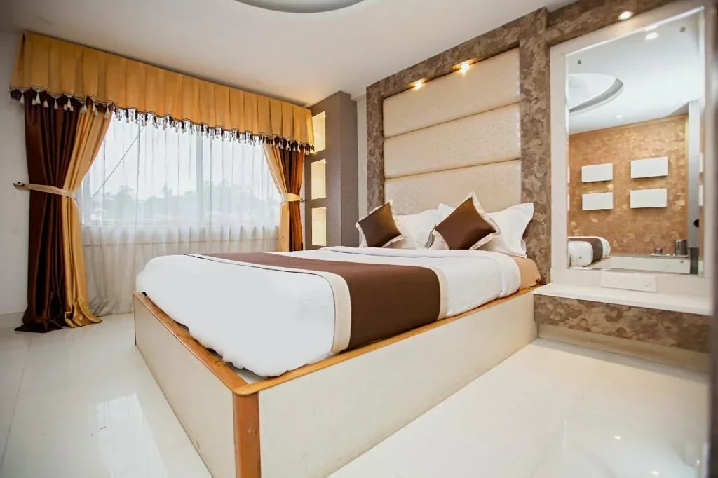 Hotel Maneck – Main Bazaar Road, Ooty - Image 4