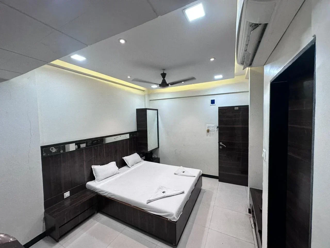 Hotel Parth - Image 2