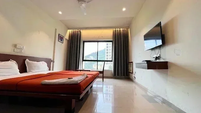 Hotel Sumanchandra Suites - Image 4