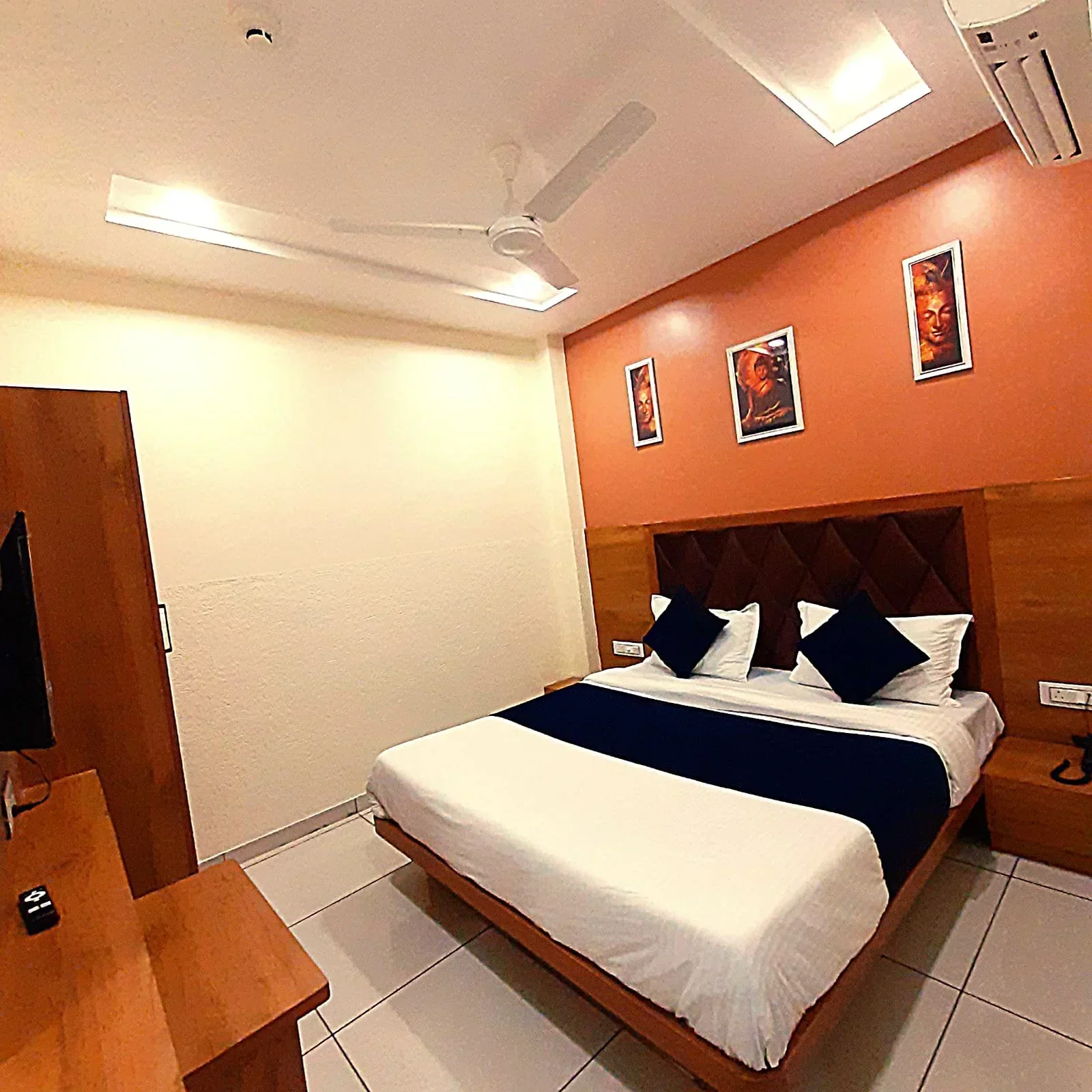 Hotel Suncity - Image 2