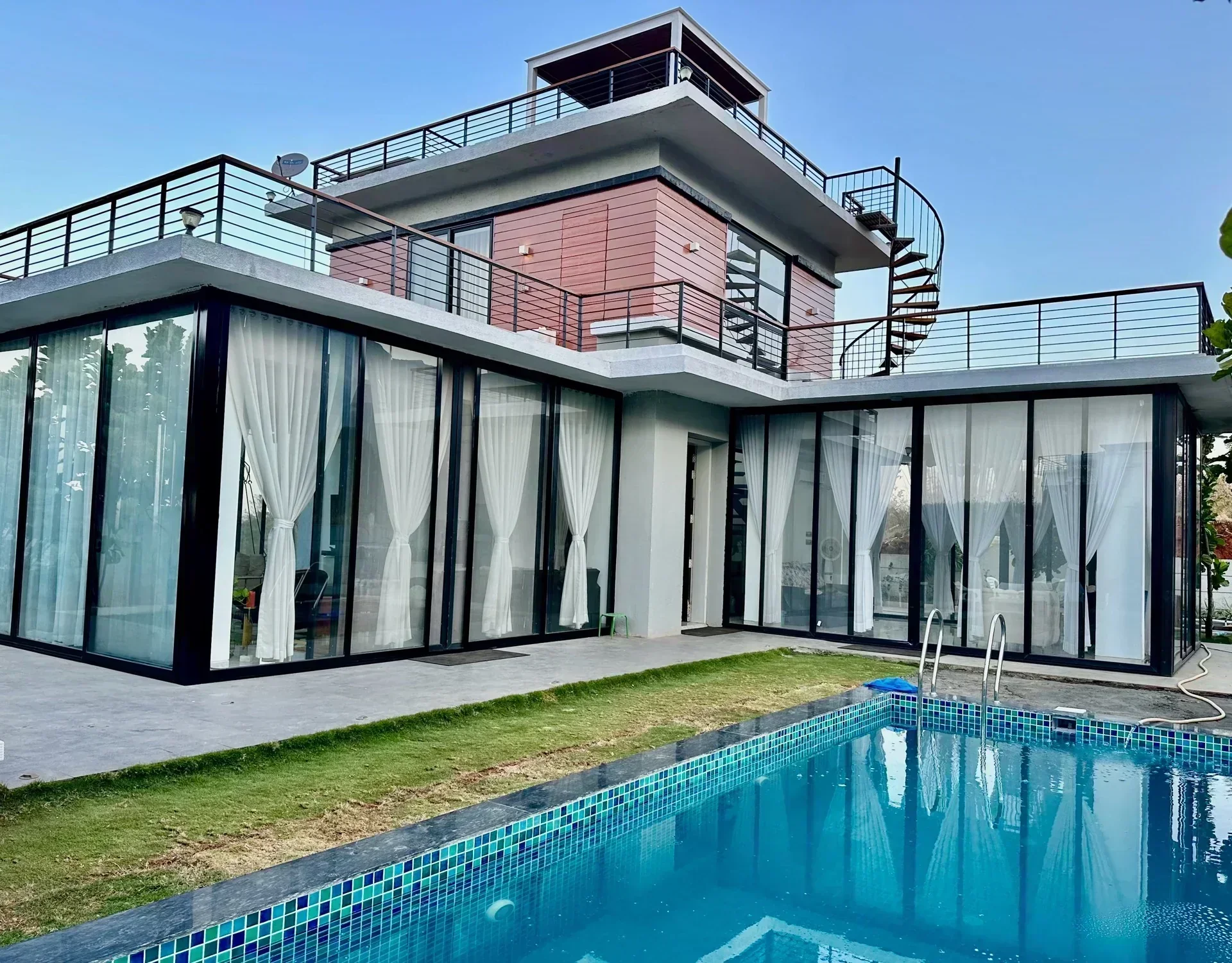 Luxury 4 BHK Villa - Mountain and Waterfall View