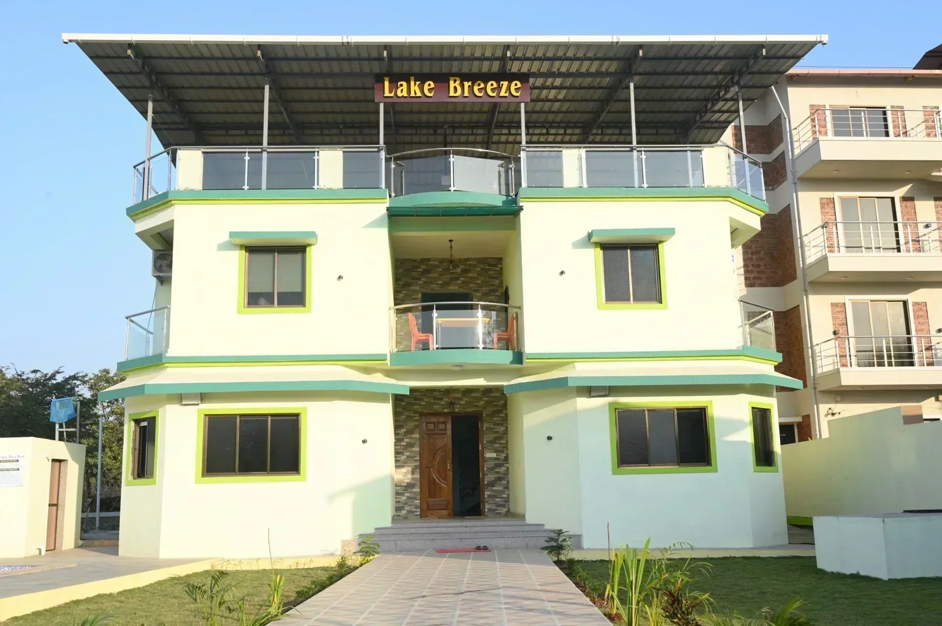 Lake breeze resort