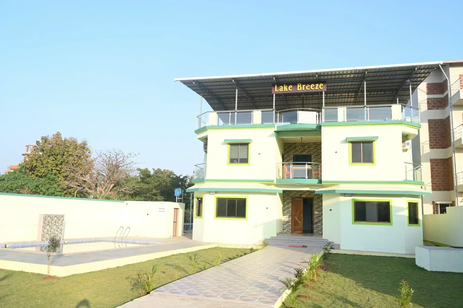 Lake breeze resort - Image 2