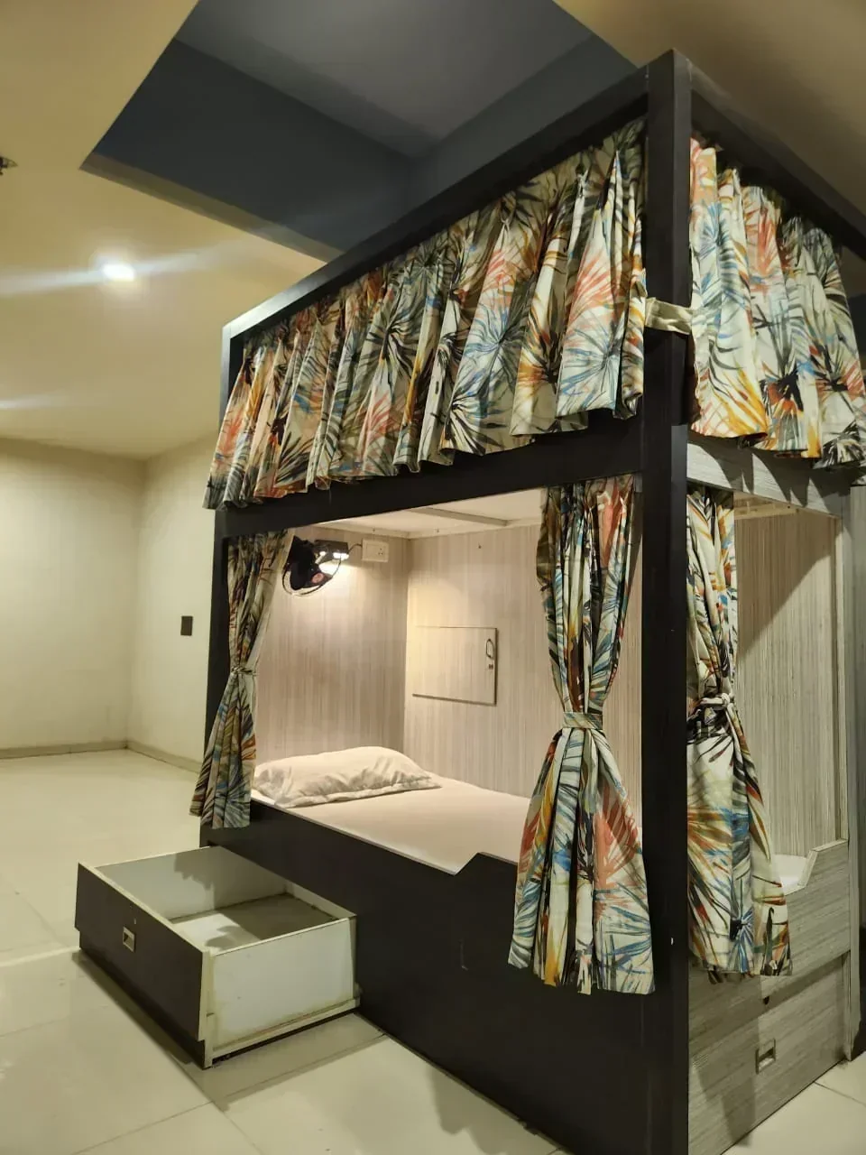 In & Out Dormitory - Image 2