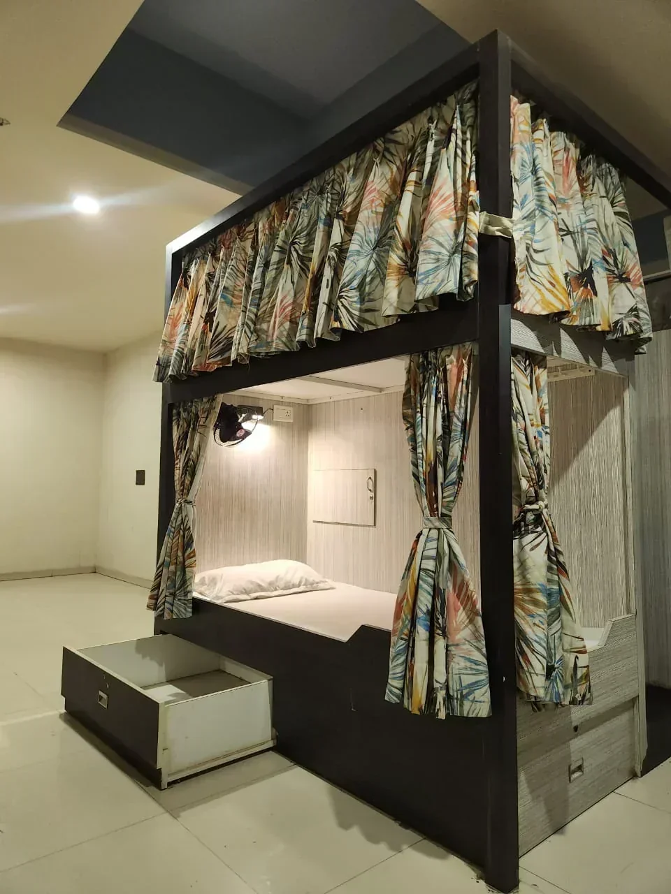 In & Out Dormitory - Image 5