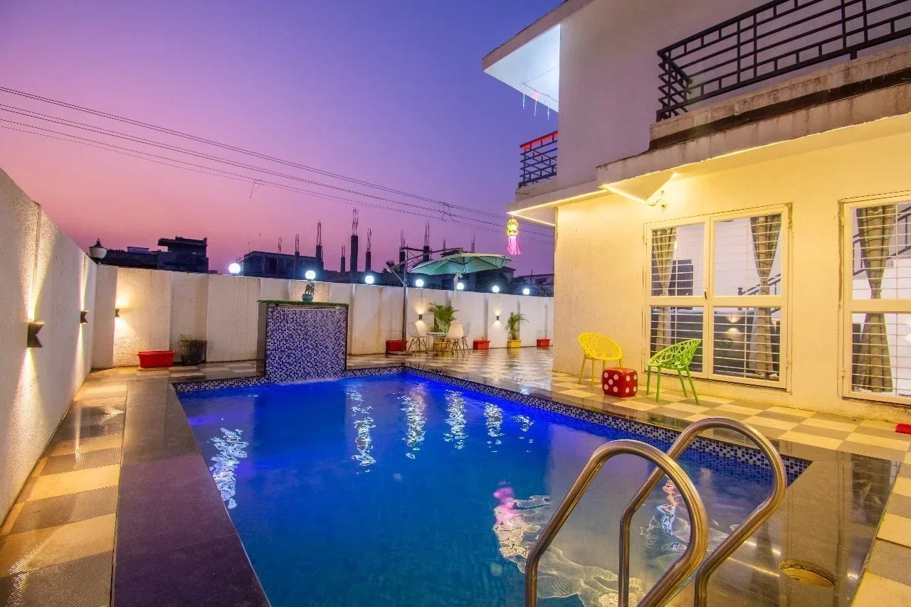 Netflix villa - Image 4