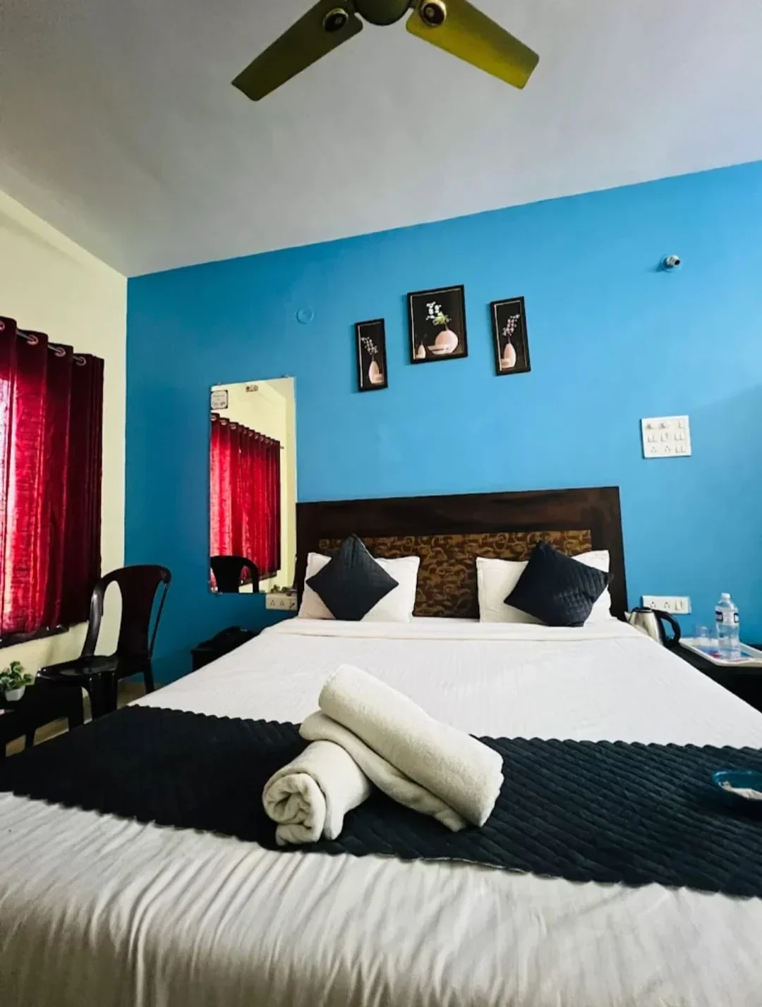 Nisha hotel Family room with view - Image 4