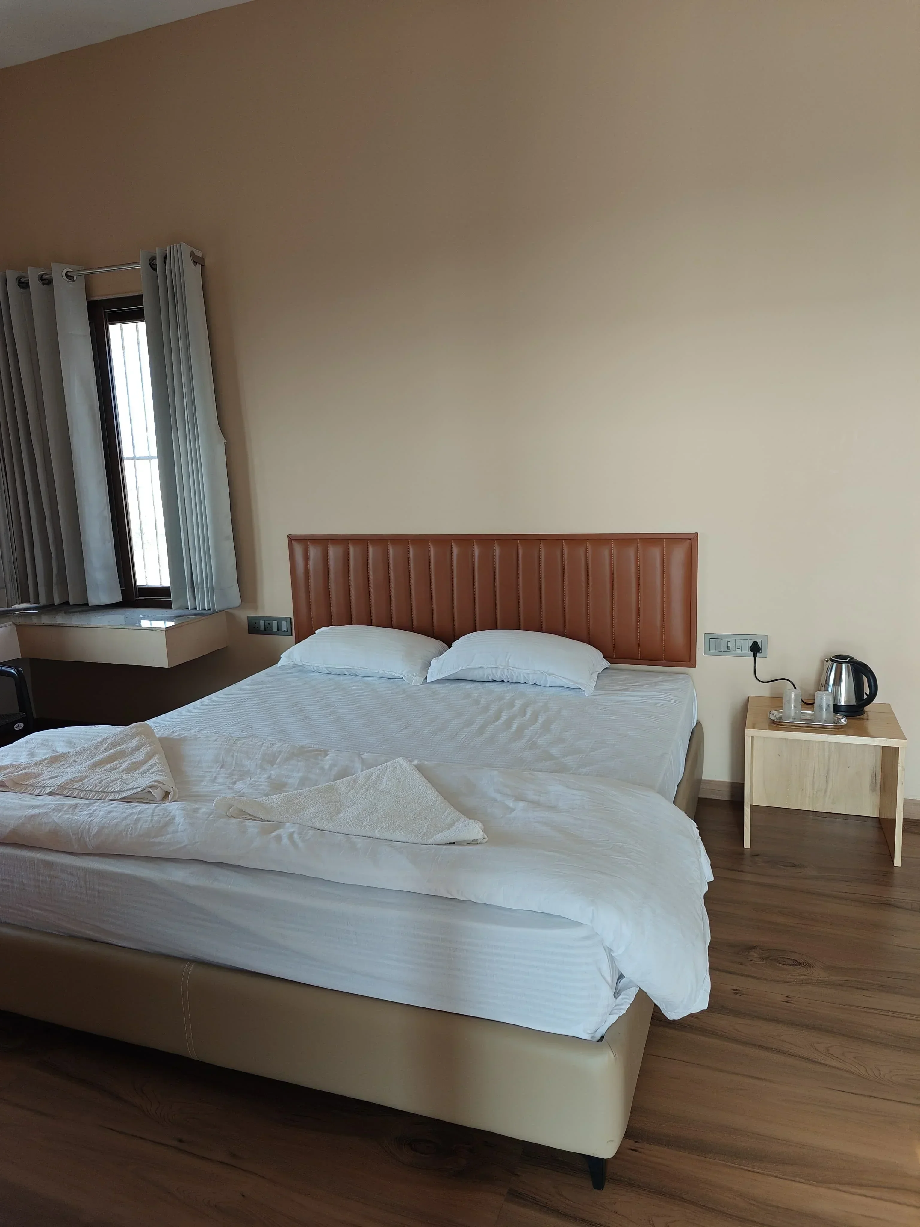 Parin Hotel and Resort – Comfort Stay Near Ganpatipule Beach - Image 5