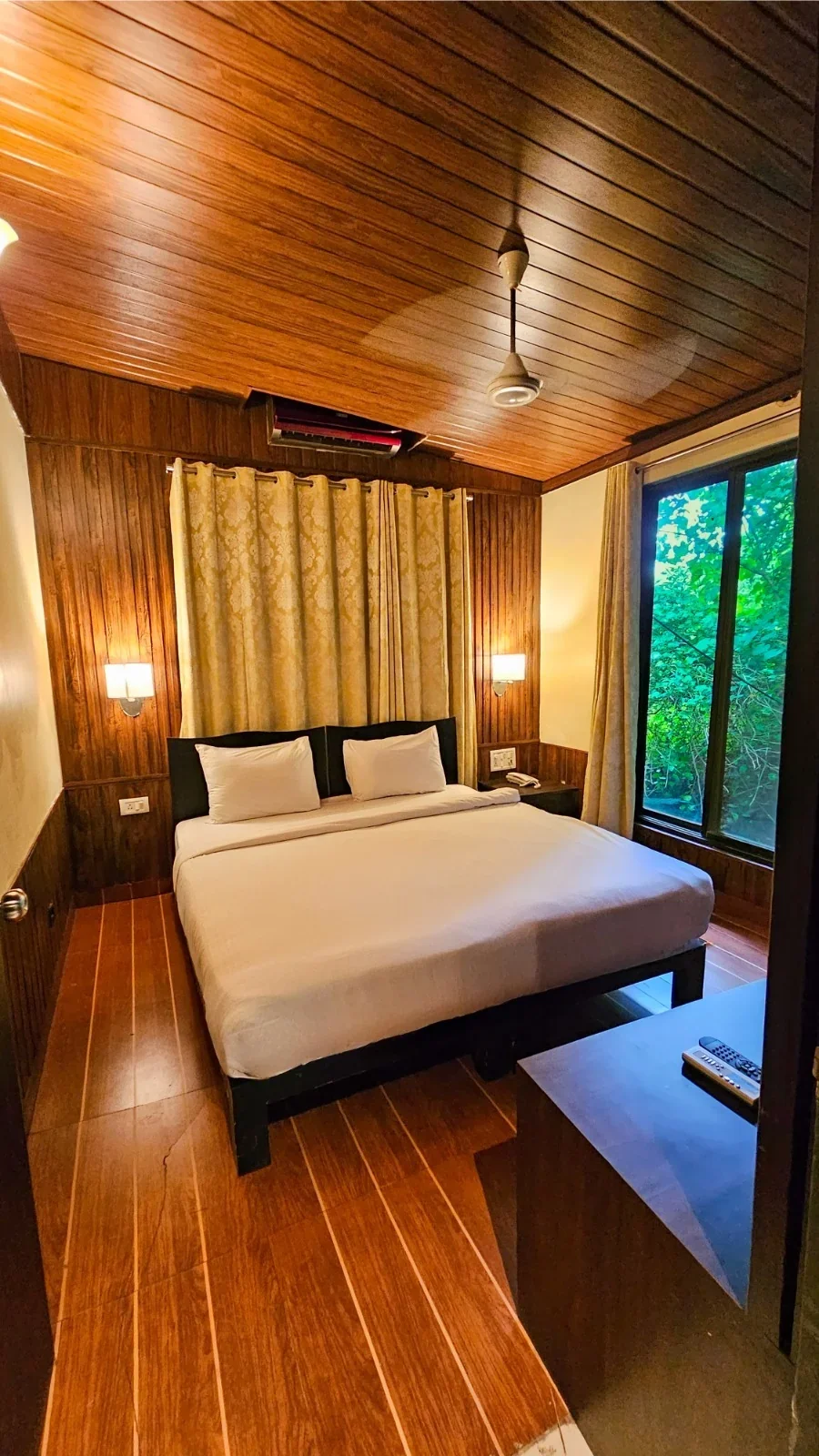 Premium forest suite room - Image 3