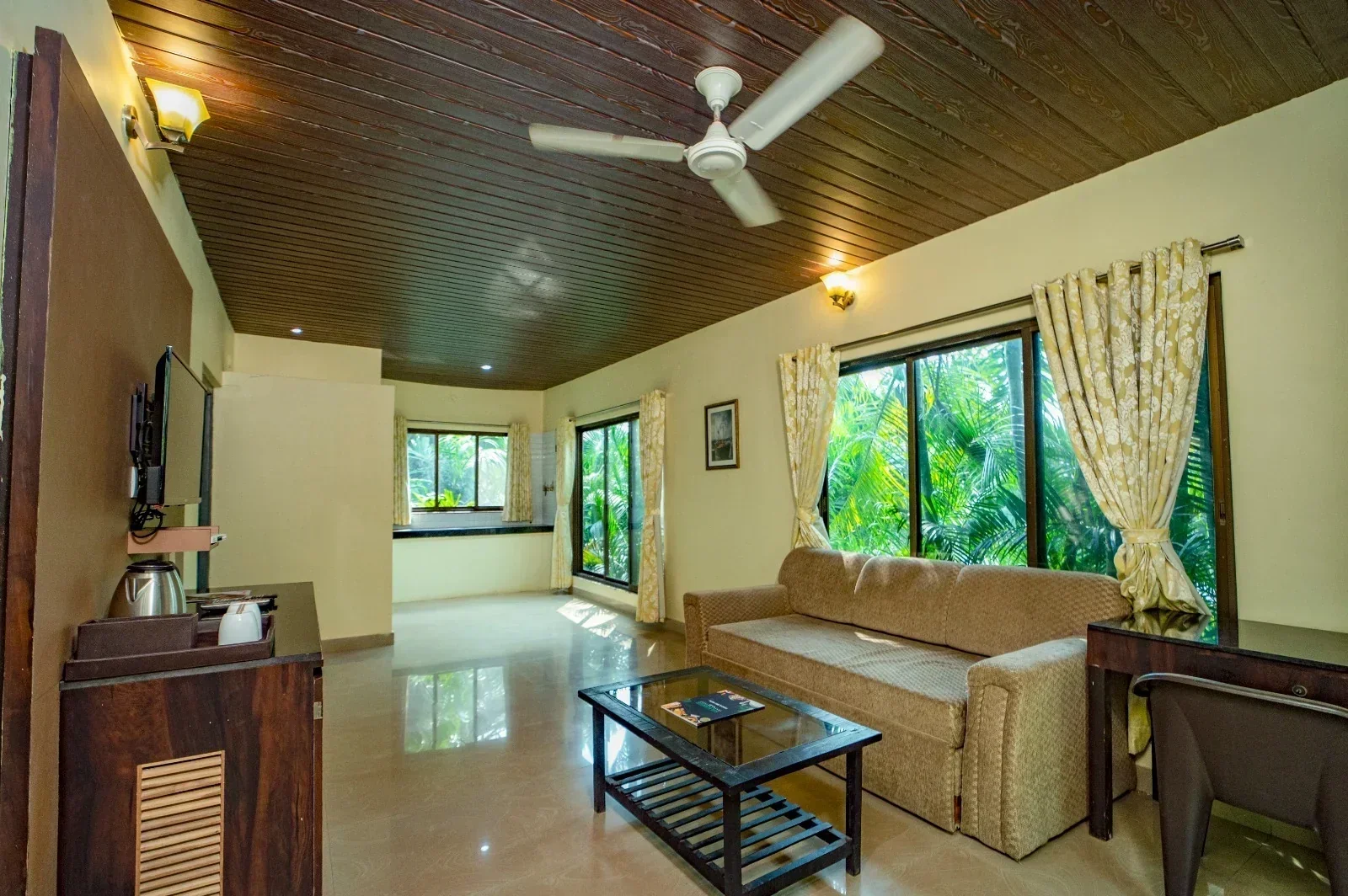 Premium forest suite with private pool - Image 2