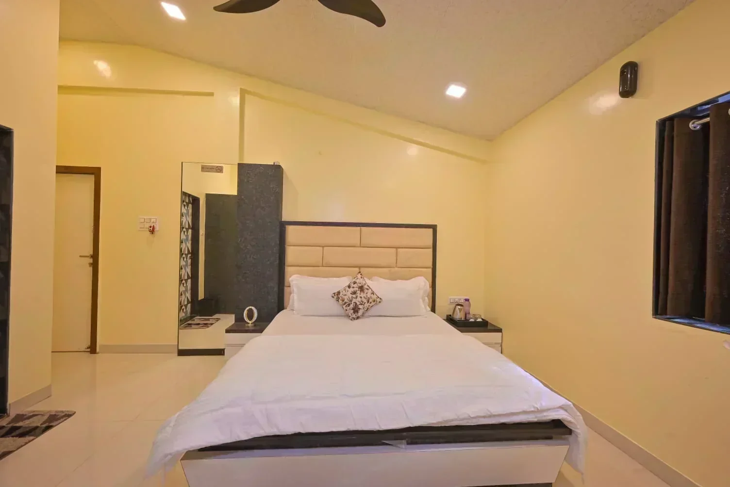 Singh Sahib Villa – A Lavish 5BHK + Big Boss House Retreat in Old Khandala - Image 4
