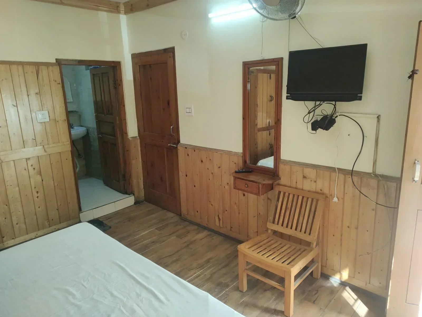 Snow Point Manali – Scooty Rental & Guest Stay - Image 2