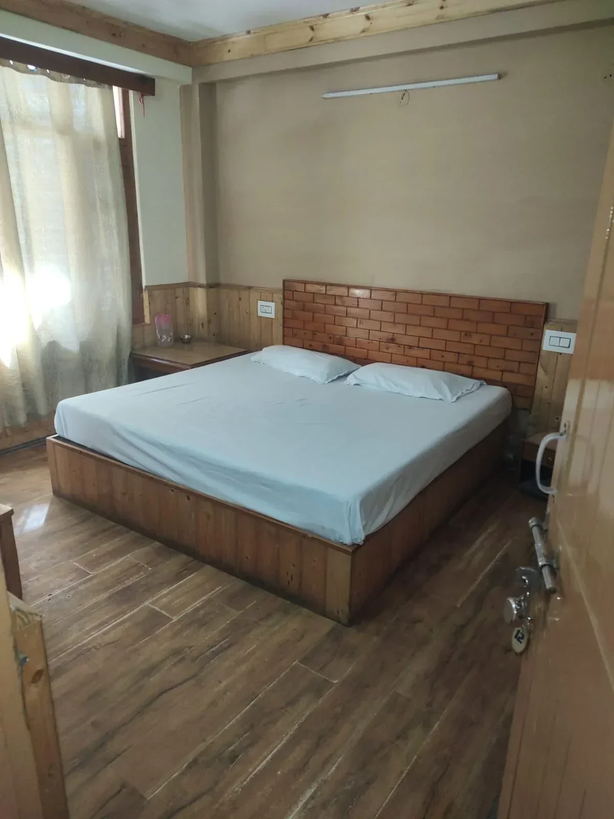Snow Point Manali – Scooty Rental & Guest Stay - Image 4