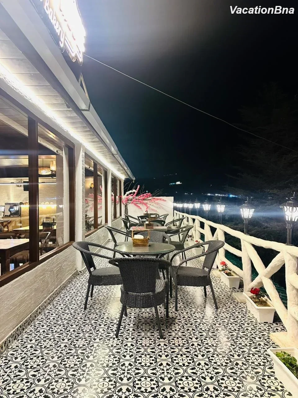 The Mountain Muse Cafe, Bakery & Stay - Image 2